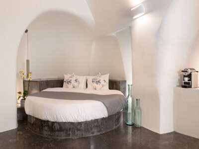 Andronis Luxury Suites Superior Suite bedroom