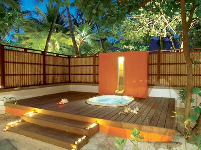 Angsana Velavaru beachfront villa jacuzzi