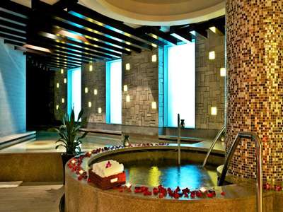 Banyan Tree Hangzhou indoor spa jacuzzi and pool