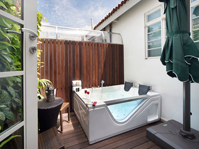 Hotel Clover Singapore roof terrace with outside jacuzzi