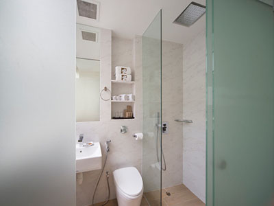 Hotel Clover Singapore bathroom with shower