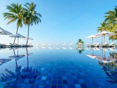 Conrad Maldives swimming pool