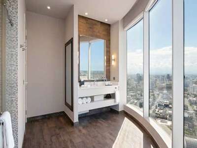 Embassy Suites Santo Domingo suite bathroom