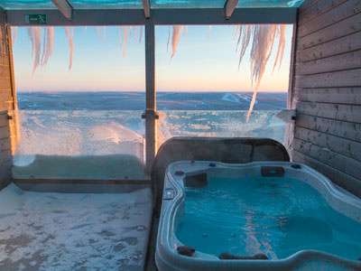 Iso Syote Aurora Suite outside jacuzzi