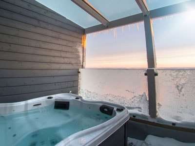 Iso Syote Aurora Suite Outside Jacuzzi