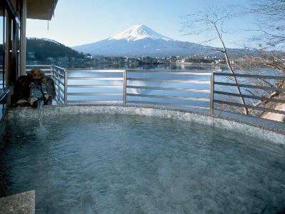 Kozantei Ubuya onsen with view of Mt Fuji