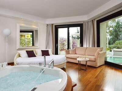 Relais Paradiso Suite with indoor jacuzzi