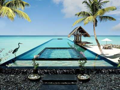 Reethi Rah swimming pool with integrated jacuzzi