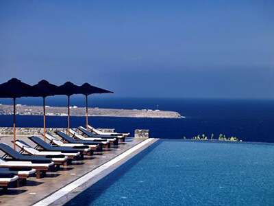 Santo Maris Oia swimming pool overlooking the Aegean Sea