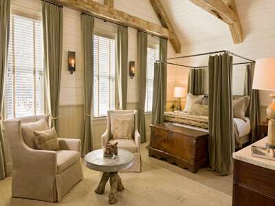 Scarp Ridge Lodge bedroom