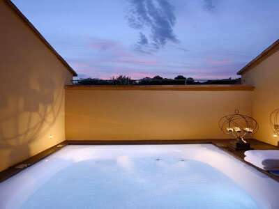 Ville sull'Arno outdoor jacuzzi on roof terrace